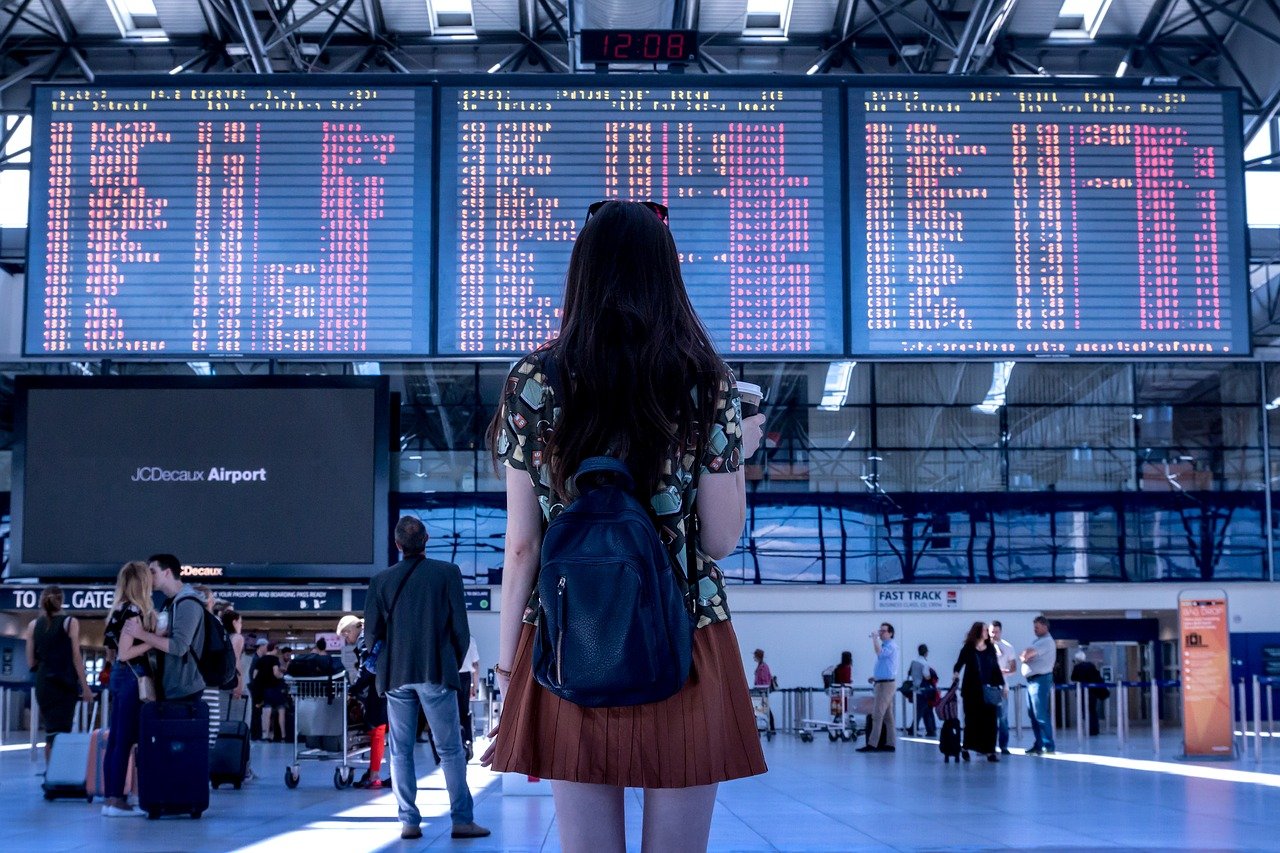 airport, transport, woman-2373727.jpg